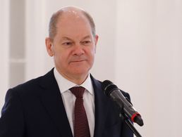 Finanzminister Olaf Scholz – hier letzte Woche bei einem Termin im Schloss Bellevue – blockiert das BMVg beim Kauf von Munition für die Drohne Heron-TP. Foto: picture alliance / SZ Photo, Metodi Popow