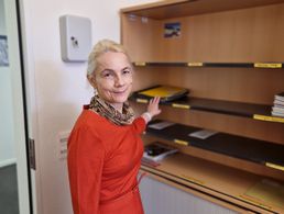 Silvia Wittzack an ihrem Arbeitsplatz im Berliner Bendlerblock. Foto: DBwV/Hahn