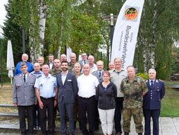 Die Teilnehmer der Veranstaltung im Gruppenbild Foto: OSH/Schöne