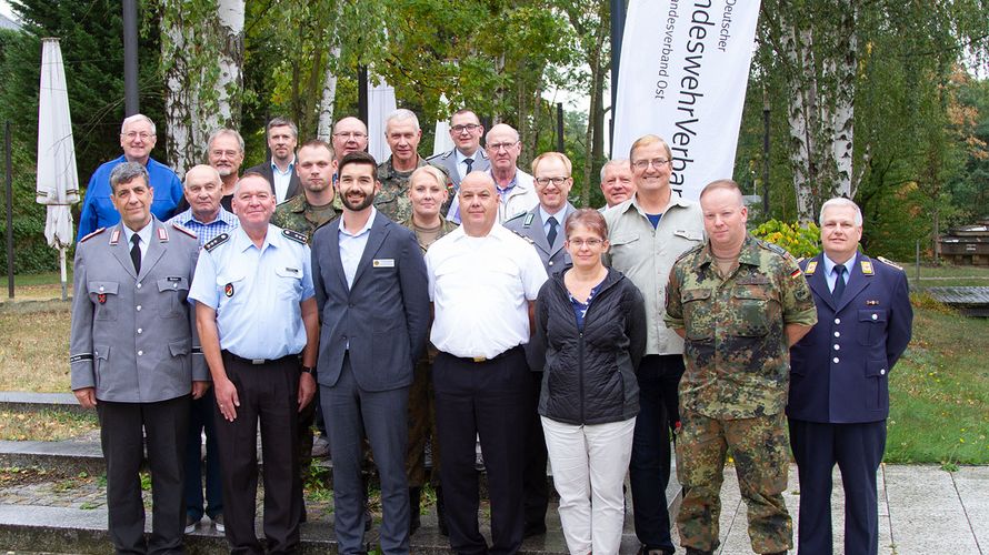 Die Teilnehmer der Veranstaltung im Gruppenbild Foto: OSH/Schöne