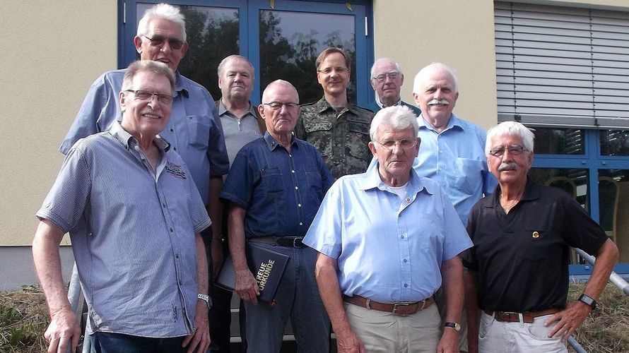 Zahlreiche Jubilare wurden während des Sommertreffs der KERH in Mayen durch den Vorsitzenden Hans Grünewald und den Vorsitzenden der StoKa, Oberstleutnant Dirk Drews, geehrt. Foto: KERH