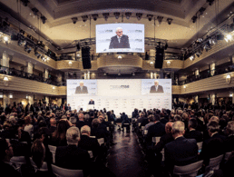 Zur Eröffnungsrede von Bundespräsident Frank-Walter Steinmeier ist der Konferenzsaal im Hotel "Bayerischer Hof" rappelvoll. Foto: MSC