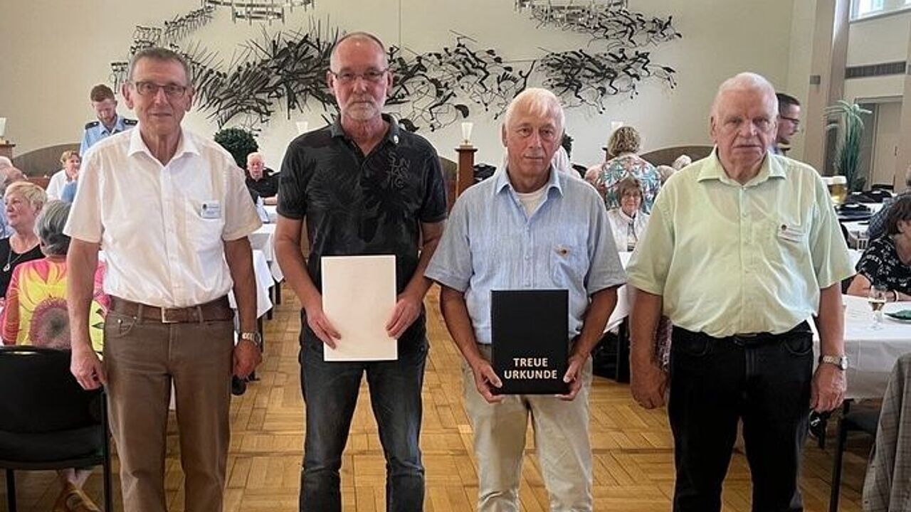 Manfred Lidl (von links), Frank Wedemeyer, Wolfgang Dumke und vom Vorstand Manfred Stüdemann. Foto: DBwV