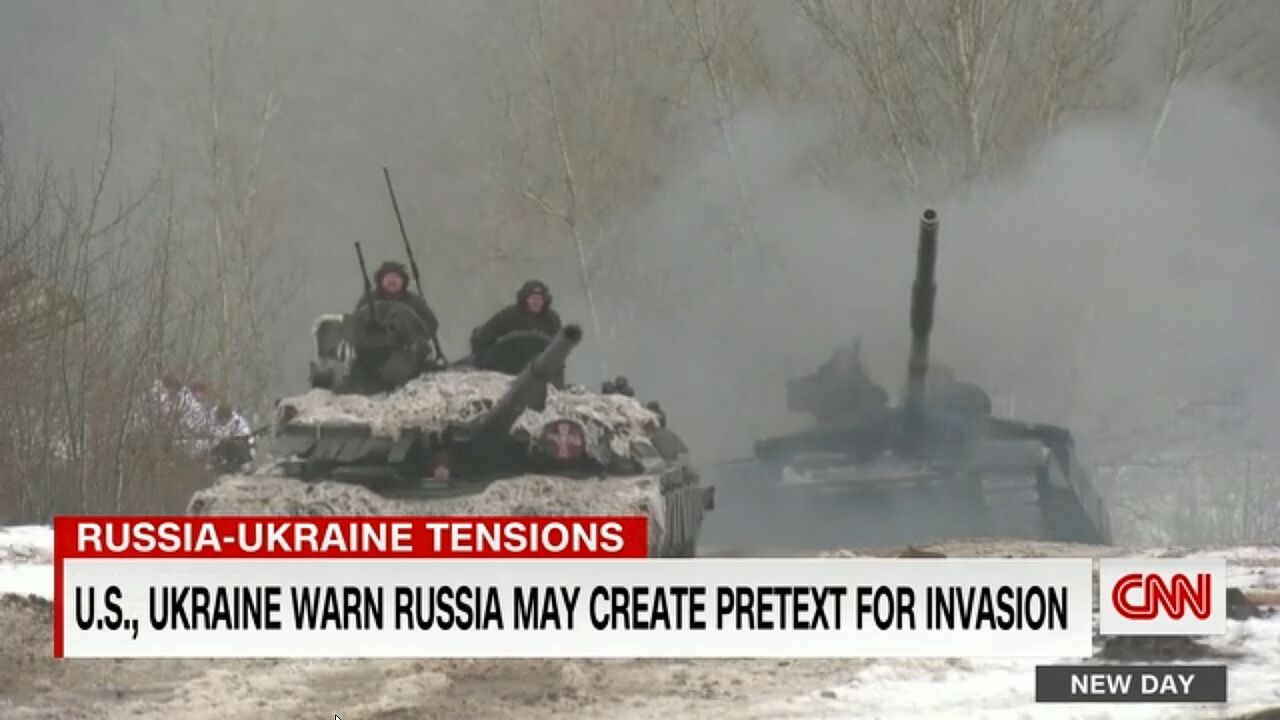 Russische Panzer an der Grenze zur Ukraine: Der Bundeskanzler und die Verteidigungsministerin sind sich einig, dass die NATO in der aktuellen Situation auf Abschreckung setzen muss. Screenshot: DBwV