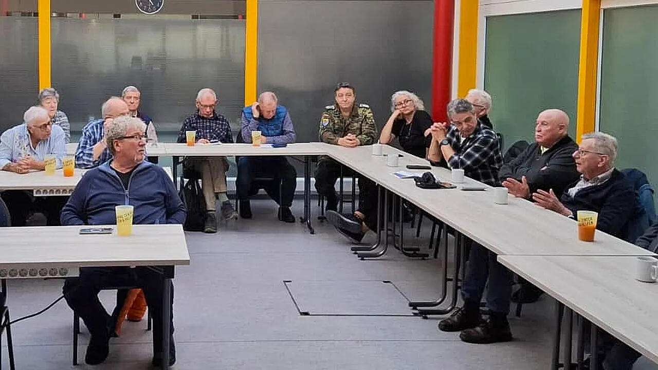 Bei der Wahlversammlung der Kameradschaft ERH diskutierten die Mitglieder Vorhaben und Ideen für künftige Veranstaltungen. Foto: KERH Neckarzimmern