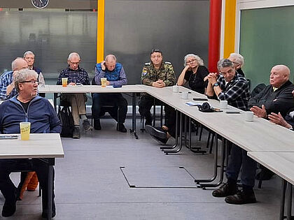 Bei der Wahlversammlung der Kameradschaft ERH diskutierten die Mitglieder Vorhaben und Ideen für künftige Veranstaltungen. Foto: KERH Neckarzimmern