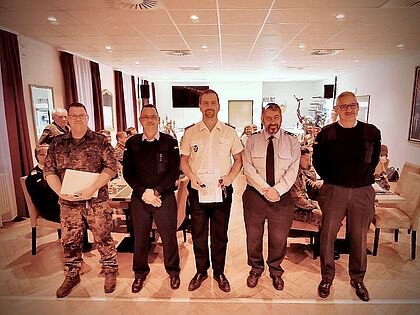 Mit einer stimmungsvollen Weihnachtsfeier und dem Dank an langjährige DBwV Mitglieder verabschiedete die Truppenkameradschaft Koblenz-Lahnstein das Jahr 2025. Foto: Truka    