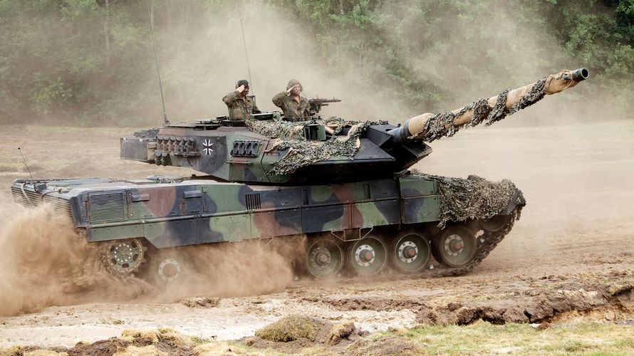 Grüßt da die "Teamleitung" oder der Panzerkommandant? Foto: Bundeswehr/Torsten Kraatz