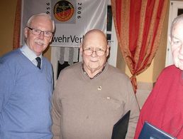 Vorsitzender Stabsfeldwebel a.D. Norbert Frühwald mit den geehrten Kameraden Oberstleutnant a.D. Günter Köhn und Hauptmann a.D. Dieter Kuberski. Foto: DBwV/LV Süddeutschland