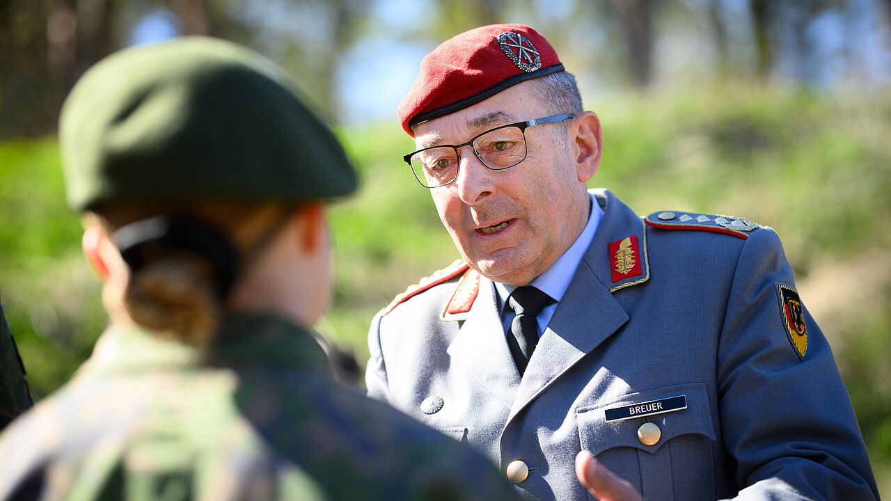 Generalinspekteur Carsten Breuer wird neuer Vorsitzender des Nato-Militärausschusses – eine große Ehre für den ranghöchsten Soldaten der Bundeswehr. Foto: picture alliance/dpa/Bernd von Jutrczenka