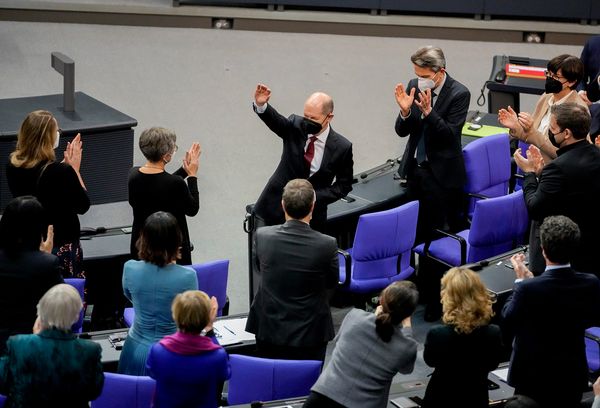 Applaus für den neuen Regierungschef: Olaf Scholz wurde heute von den abgeordneten des Bundestags zum Bundeskanzler gewählt. Foto: picture alliance / ASSOCIATED PRESS | Markus Schreiber