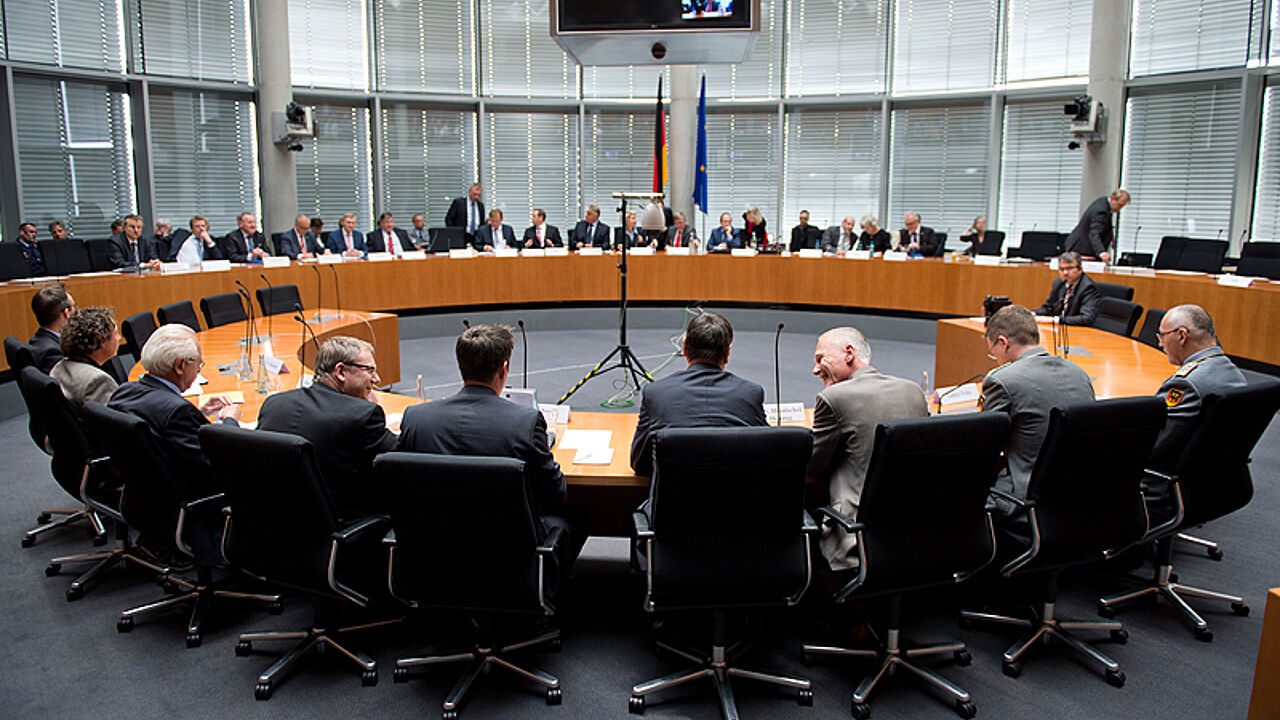 Der Bundestags-Verteidigungsausschuss in einer früheren Sitzung. Archivbild: DPA