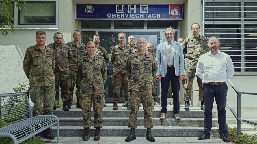 Mandatsträgerschulung mit dem Vorstand der TruKa Oberviechtach, dem Landesvorsitzenden Gerhard Stärk (3.v.r.) und Daniel Grabmann (1.v.r.). Foto: TruKa Oberviechtach
