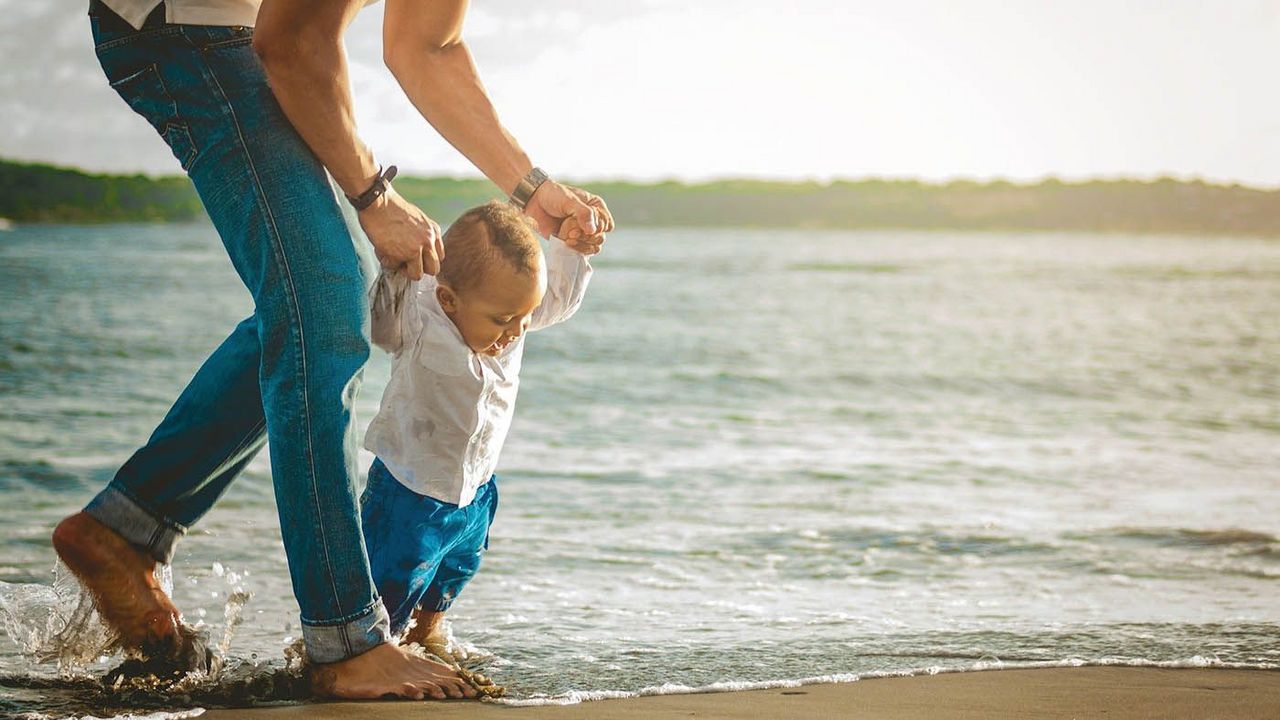 Eine EU-Richtlinie legt unter anderem ein Recht auf den sogenannten Vaterschaftsurlaub fest. Foto: Pixabay