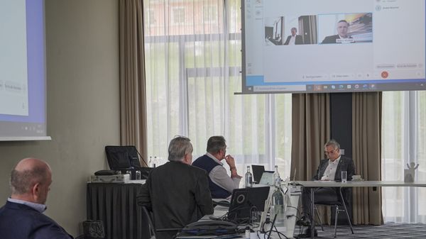Via Videokonferenz erläuterte Bundesvorsitzender André Wüstner die DBwV-Position zum angekündigten Eckpunkte-Papier zu einer künftigen Struktur der Bundeswehr. Foto: DBwV/Ingo Kaminsky