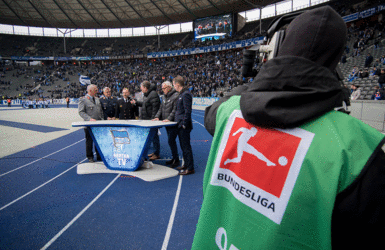 Talk mit Soldaten auf der Tartanbahn. Foto: DBwV/Yann Bombeke