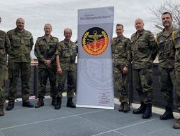 In Rennerod tauschte sich der Stellvertreter des Landesvorsitzenden, Stabsfeldwebel Volker Keil, kürzlich mit dem Kommandeur und den Kompaniefeldwebeln des SanRgt 2 aus. Foto: DBwV