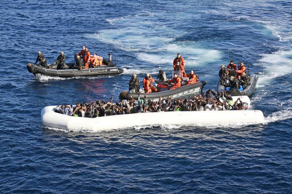 Die Schlepper setzen inzwischen vermehrt auf billige Schlauch- statt Holzboote Foto: Bundeswehr