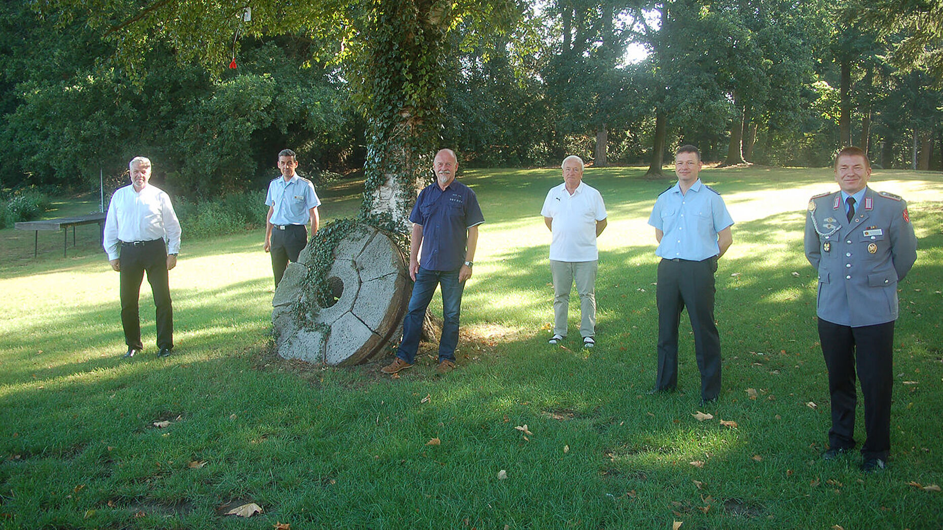 Die Ausgezeichneten Tunder, der Bezirksvorsitzende Sekuli, Triemer, Wallusch und Bartels mit dem stellvertretenden Landesvorsitzenden Dombrowski. Foto: DBwV