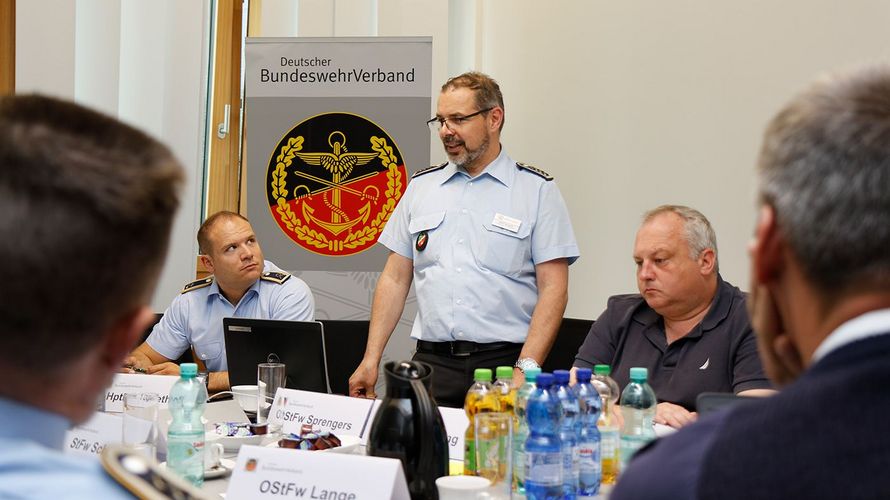 Oberstabsfeldwebel Stefan Sprengers, Vorsitzender Sanitätsdienst im DBwV-Bundesvorstand, leitete die Tagung Foto: DBwV/Kleinemas