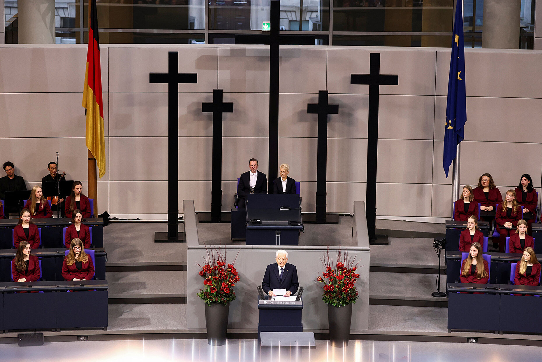 Im Bundestag hielt der italienische Staatspräsident Sergio Mattarella die Gedenkrede. Foto: picture alliance/Reuters/Nadja Wohlleben