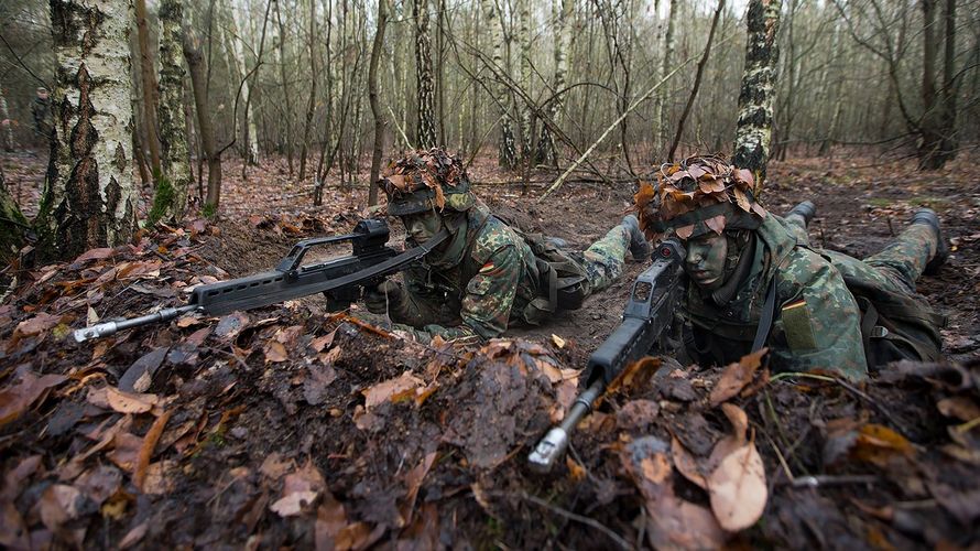 Rund 34.000 Soldatinnen und Soldaten befinden sich zurzeit in Ausbildung, um in den kommenden Jahre offene oder aufwachsende Dienstposten zu besetzen. Foto: Bundeswehr/Jane Schmidt