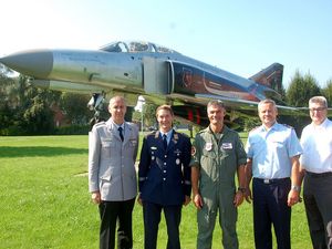 Peter Strauß, Mario Mintken, der gastgebende Kommodore Oliver Spoerner, Dr. Detlef Buch und Ulrich Peise 