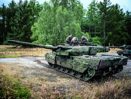 Soldaten der Panzerlehrbrigade 9 werden am Leopard 2 A7V ausgebildet. Foto: Bundeswehr/Sebastian Günther