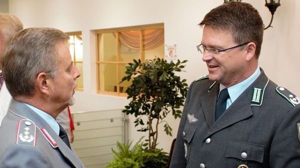 Bundesvorsitzender Oberstleutnant André Wüstner (r.) im Gespräch mit Oberst Christian Walkling  (Foto: DBwV/ik)