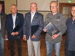 v.l.: Vorsitzender Oberstlt a.D. Veith mit den für 50-jährige Mitgliedschaft geehrten Hptm a.D. Walter Amann, StFw a.D. Helmut Lekl und StFw a.D. Gerhard Wittmann und Stv. Vorsitzendem OStFw Volker Werner. (Foto: DBwV)
