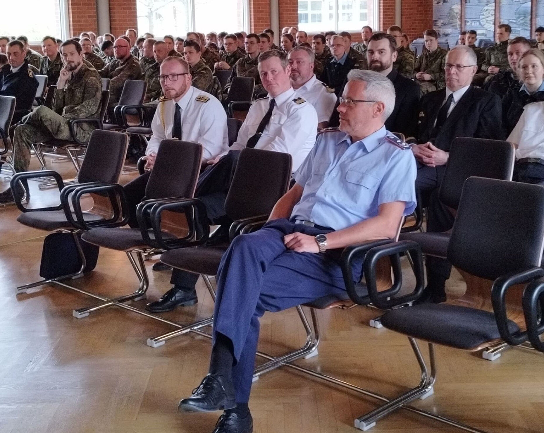 Zahlreiche Mitglieder der Kameradschaften am Standort Stralsund, aber auch interessierte Soldatinnen und Soldaten, die bisher kein Verbandsmitglied waren, kamen zum Standorttag in der Strelasundkaserne. Foto: Maik Sagemann