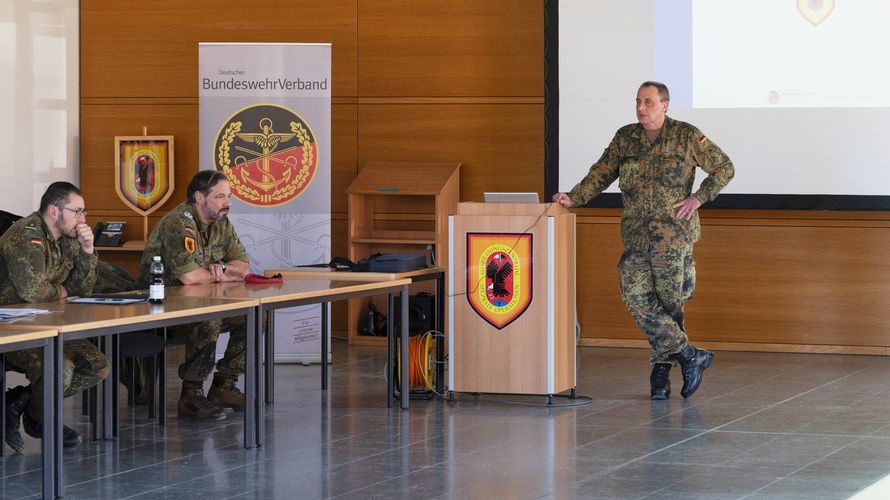 Vorsitzender Stabsfeldwebel Guido Ruoß erhielt erneut das Vertrauen der Mitglieder der Kameradschaft. Fotos: TruKa Pfullendorf