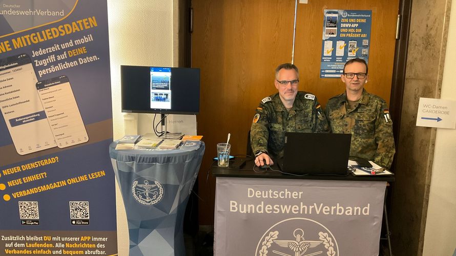 Faßberg: Am Stand des DBwV in Faßberg. Foto: DBwV