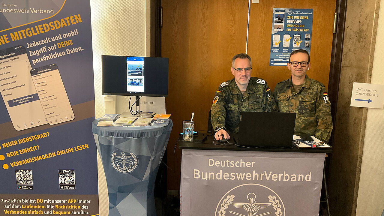 Faßberg: Am Stand des DBwV in Faßberg. Foto: DBwV