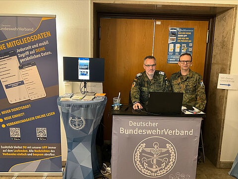 Faßberg: Am Stand des DBwV in Faßberg. Foto: DBwV