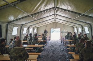 In Husum sprach der Bundesvorsitzende mit Chefs, Spießen und Mandatsträgern sowie mit den Vertrauenspersonen des Standorts. Foto: FlaRakG1/Fischer