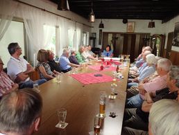 Ilka von Boeselager (MdL a.D.) diskutierte mit Mitgliedern der Kameradschaft Ehemalige, Reservisten, Hinterbliebene (KERH) Großraum Bonn Foto: KERH Bonn