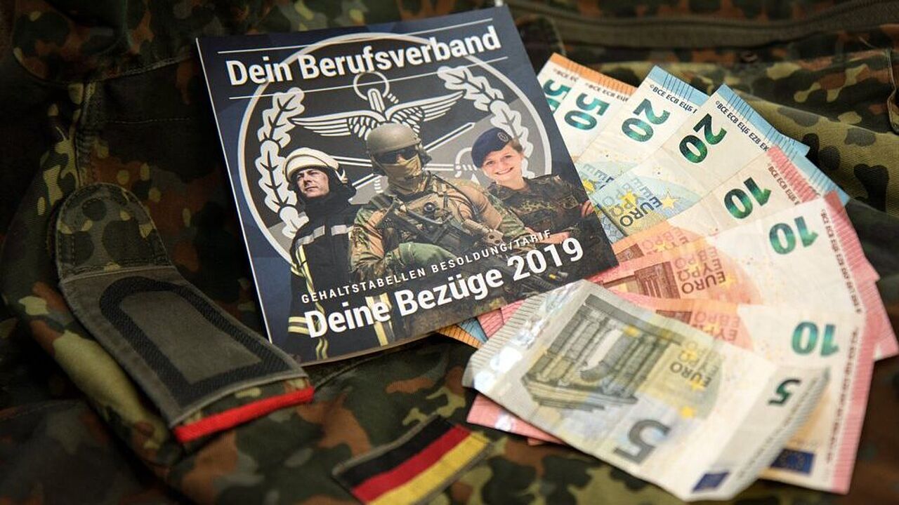 "Die Personalvertretungen sind aufgerufen, mit Blick auf die Verfügung des BAPersBw in ihren Dienststellen auf eine verstärkte Nutzung der Möglichkeit der Stufenlaufzeitverkürzung aufmerksam zu machen", betont Klaus-Hermnn Scharf, Vorsitzender Fachbereich Zivile Beschäftigte. Foto: DBwV/Scheurer