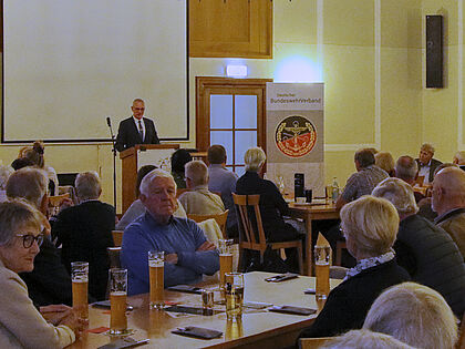 Der Saal der Betreuungsgesellschaft hatte kaum noch Plätze frei beim Martini-Essen der KERH Sonthofen. Foto: Wolfgang Kruse