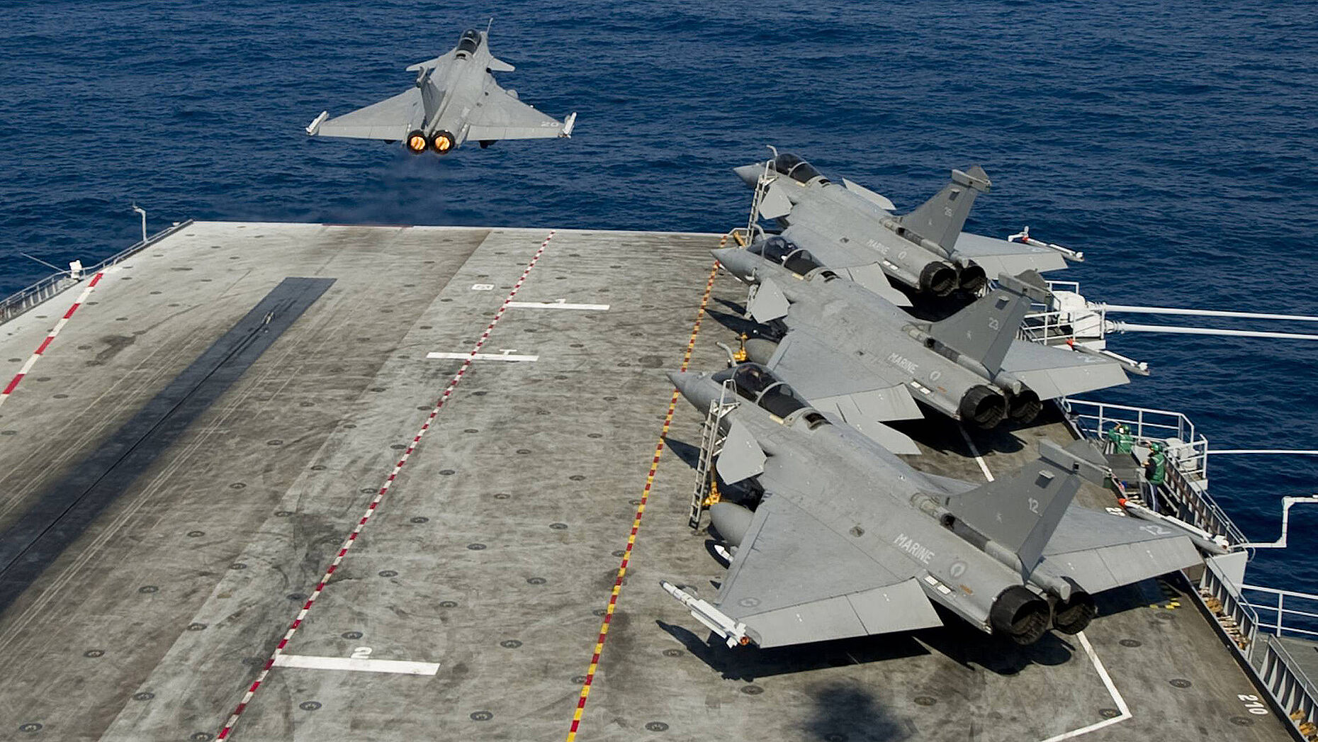 Start eines Mehrkampfflugzeugs „Rafale“ vom französischen Flugzeugträger „Charles de Gaulle“. Foto: imago/Xinhua