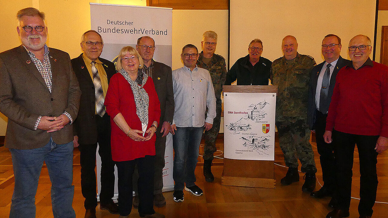 Der neugewählte Vorstand: Andreas Hamann, Eberhard Herpich, Uschi Herpich, Manfred Götemann, Volker Werner, Detlef Neumann, Dieter Haubrock, Olaf Kochenburger, Alfred Veit, Rudolf Dürr. Foto: DBwV
