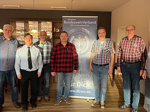 Der neugewählte Vorstand der KERH Neubrandenburg: Oberstleutnant a. D. Wolfgang (von links) Kruse, Hauptmann a. D. Steffen Braun, Oberstleutnant a. D. Rudolf Koch, Oberstabsfeldwebel a. D. Matthias Jetschik, Oberstabsfeldwebel a. D. Frank Schottmann, Stabsfeldwebel a. D. Klaus-Dieter Schütt, Hauptmann a. D. Knut Friedrich. Foto: Wolfgang Kruse