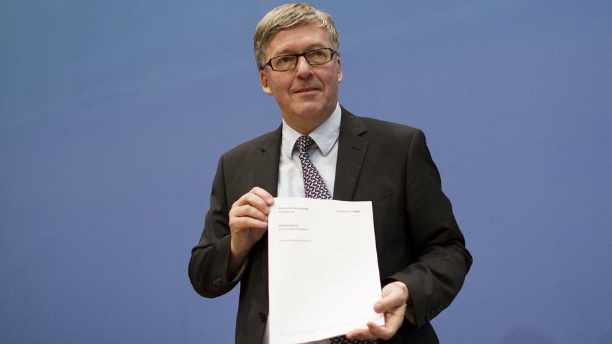 Hans-Peter Bartels, Wehrbeauftragter des Deutschen Bundestages, stellt seinen Jahresbericht in der Bundespressekonferenz vor. Foto: Bundeswehr/Christian Thiel