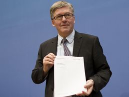 Hans-Peter Bartels, Wehrbeauftragter des Deutschen Bundestages, stellt seinen Jahresbericht in der Bundespressekonferenz vor. Foto: Bundeswehr/Christian Thiel