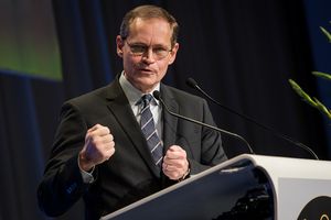 Berlins Regierender Bürgermeister und Bundesratspräsident Michael Müller (SPD) sprach sich deutlich für eine angemessene Ausstattung der Bundeswehr aus Foto: DBwV/Scheurer