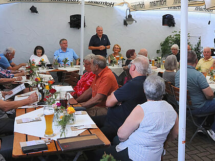 Das Sommerfest der KERH Nürnberg bot den Gästen vielfältige Gelegenheit zum persönlichen Austausch und zur Pflege langjähriger Verbundenheit. Foto: Klaus Probst