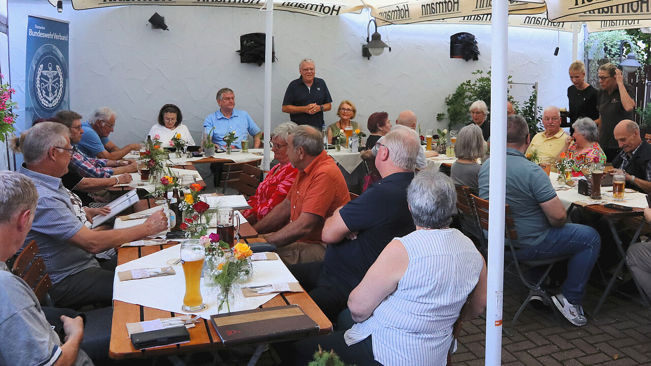 Das Sommerfest der KERH Nürnberg bot den Gästen vielfältige Gelegenheit zum persönlichen Austausch und zur Pflege langjähriger Verbundenheit. Foto: Klaus Probst