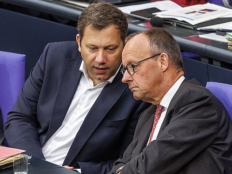 Zwei Protagonisten der Haushaltswoche: Bundeskanzler Friedrich Merz (CDU) und Finanzminister Lars Klingbeil (SPD). Foto: picture alliance / Andreas Gora