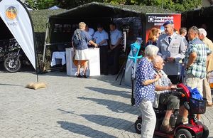 Öffentlichkeitsarbeit des DBwV anlässlich des 60-jährigen Jubiläums der Bundeswehrgarnison auf dem Delmenhorster Marktplatz. Foto: StoKa Delmenhorst