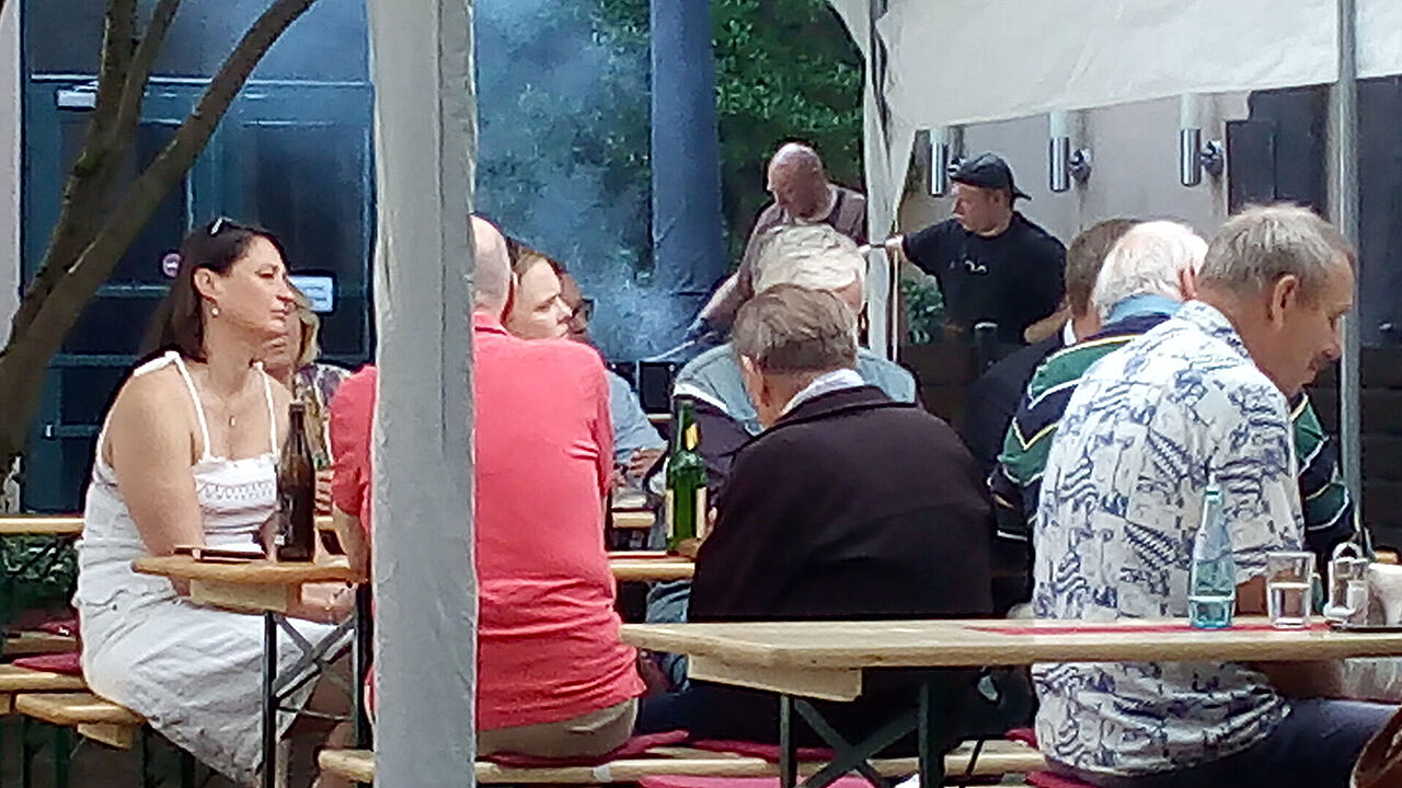 Mit der Idee, Lokalpolitiker aus der Bezirksverordnetenversammlung einzuladen, trafen die KERH Marzahn-Hellersdorf sowie Lichtenberg-Hohenschönhausen das Interesse der Mitglieder, von denen mehr als 50 an der Veranstaltung teilnahmen. Foto: DBwV/Intemann